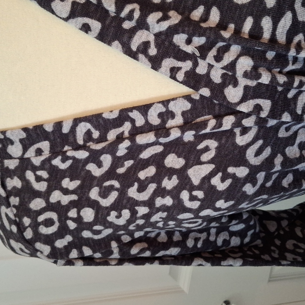 Leopard Print Robe - Picture 2 of 6